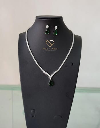 Celestial Emerald Glow Necklace and Earring Set