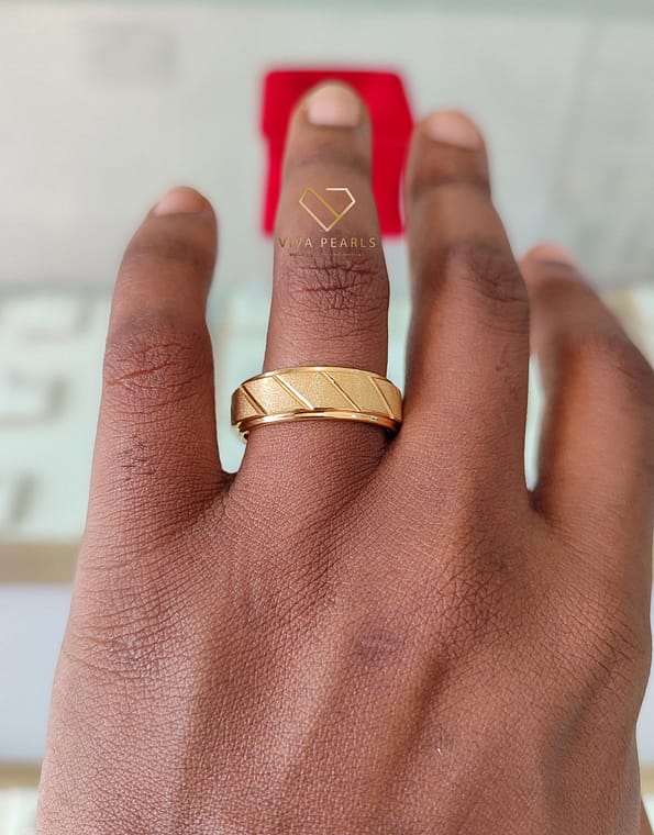 Infinite Love Gold Wedding Band